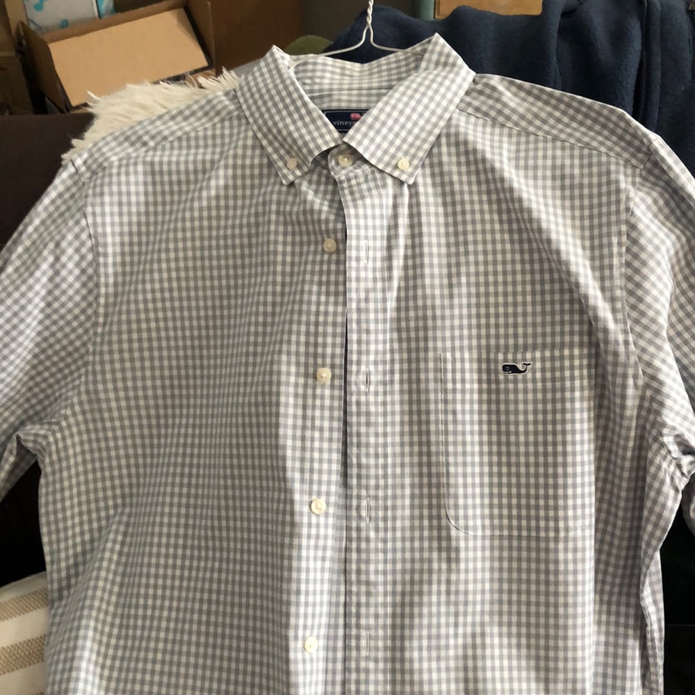 Mens vineyard vines button down. Excellent used condition